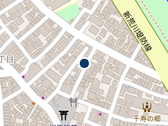 タイムズ足立日ノ出町の位置