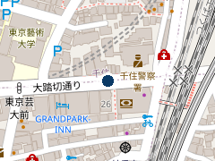 タイムズ北千住駅入口の位置